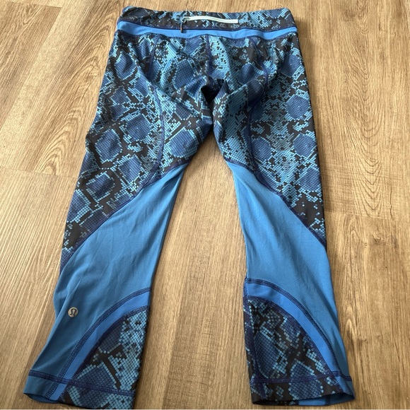 Lululemon Inspire  Crop I Mesh Mini Siggy Pipe Dream  Blue Sz 6 K - Picture 9 of 11
